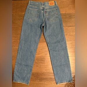 Levi’s Low Pro straight jeans size 28. Color: go ahead